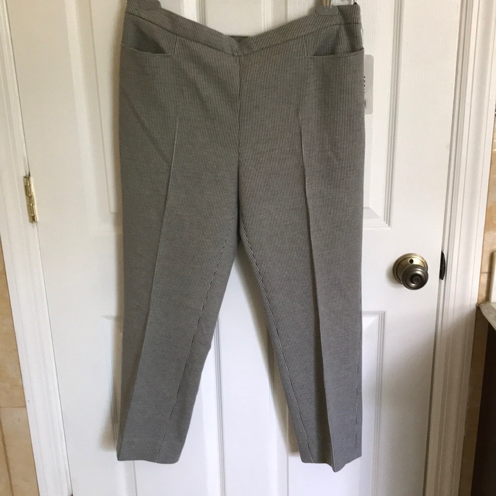 Akris Punto Ankle Pants-NWT size 12, black and white check $395